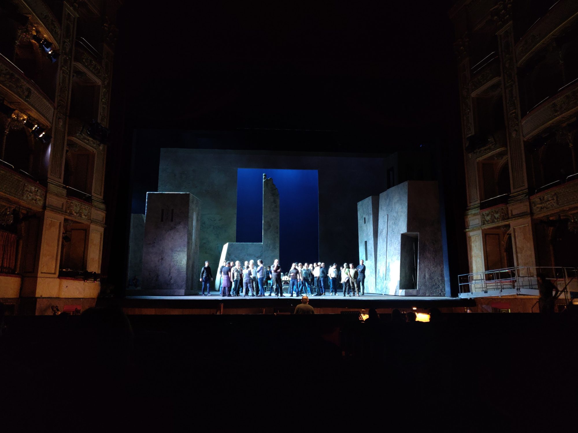 Scénographie de Les Vêpres siciliennes, Teatro dell’Opera di Roma, Italie, 2019